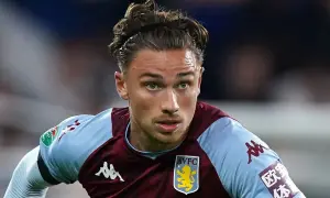 Zarobki Matty Cash: Ile naprawdę zarabia piłkarz Aston Villa?