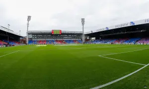 Piękna murawa na stadionie Crystal Palace, gotowa na kolejny mecz.