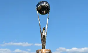Trofeum "Mistrz Polski" symbolizuje sukcesy najbardziej utytułowanych klubów w Polsce.