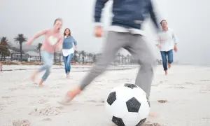 Jaką piłkę wybrać do piłki nożnej plażowej? Kluczowe informacje