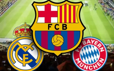 Loga FC Barcelony, Realu Madryt i Bayernu Monachium na tle stadionu. Te kluby to jedne z najbardziej wartościowych klubów piłkarskich na świecie.