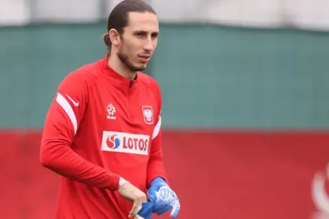Kamil Grabara statystyki – Jak bramkarz wpływa na wyniki drużyny?