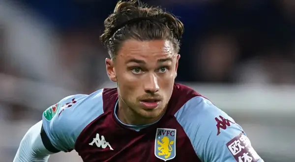 Zarobki Matty Cash: Ile naprawdę zarabia piłkarz Aston Villa?
