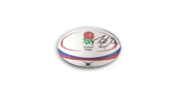 Piłka do rugby z różą angielską i podpisem, symbol reprezentacji Anglii w ligach angielskich.