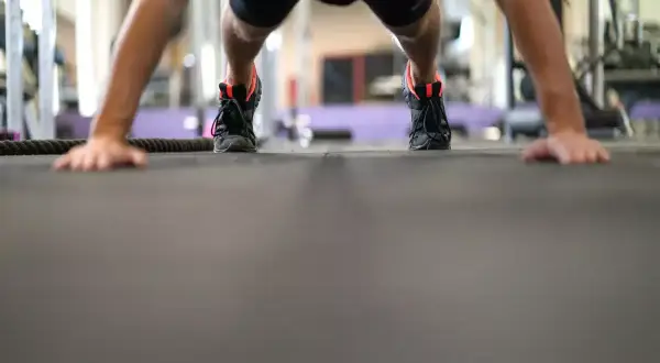 Trening FBW co to? Poznaj skuteczne metody na pełne ciało
