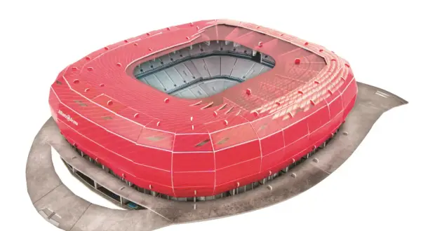 Czerwony, futurystyczny stadion Allianz Arena, często uznawany za najładniejszy stadion na świecie, z widokiem na trybuny.