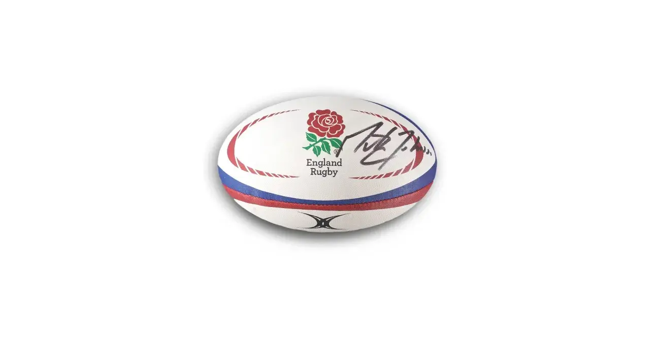 Piłka do rugby z różą angielską i podpisem, symbol reprezentacji Anglii w ligach angielskich.
