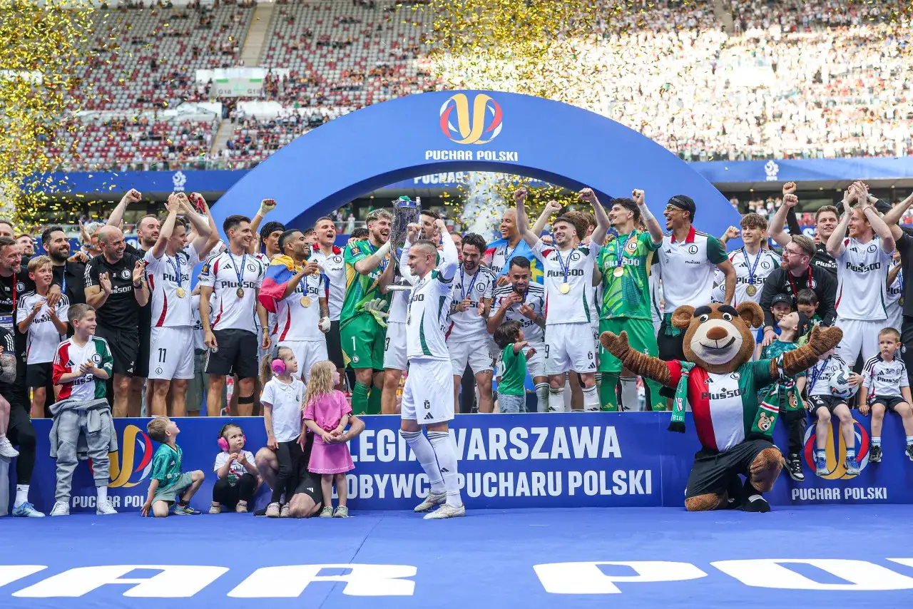 Piłkarze Legii Warszawa świętują zdobycie Pucharu Polski. Ile mistrzostw Polski ma Legia? Tego dnia radość była ogromna!