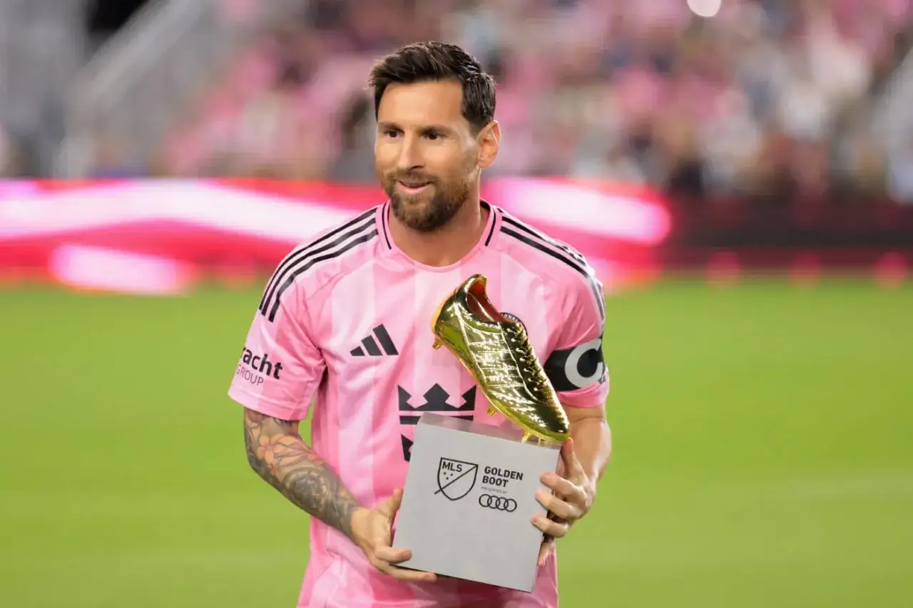 Lionel Messi, w swoim wieku, świętuje zdobycie Złotego Buta MLS.