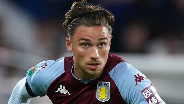 Zarobki Matty Cash: Ile naprawdę zarabia piłkarz Aston Villa?